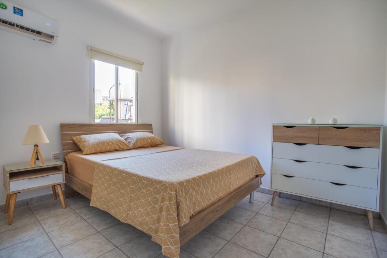 Downtown Larnaca Apartment Exterior photo